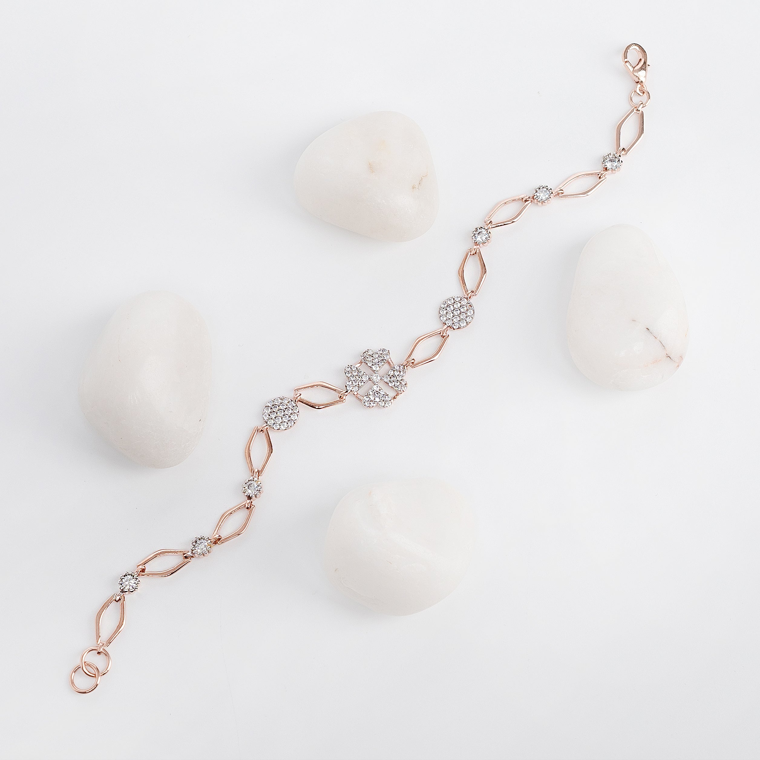 Clover Radiance – Premium Charm Bracelet in Rose Gold