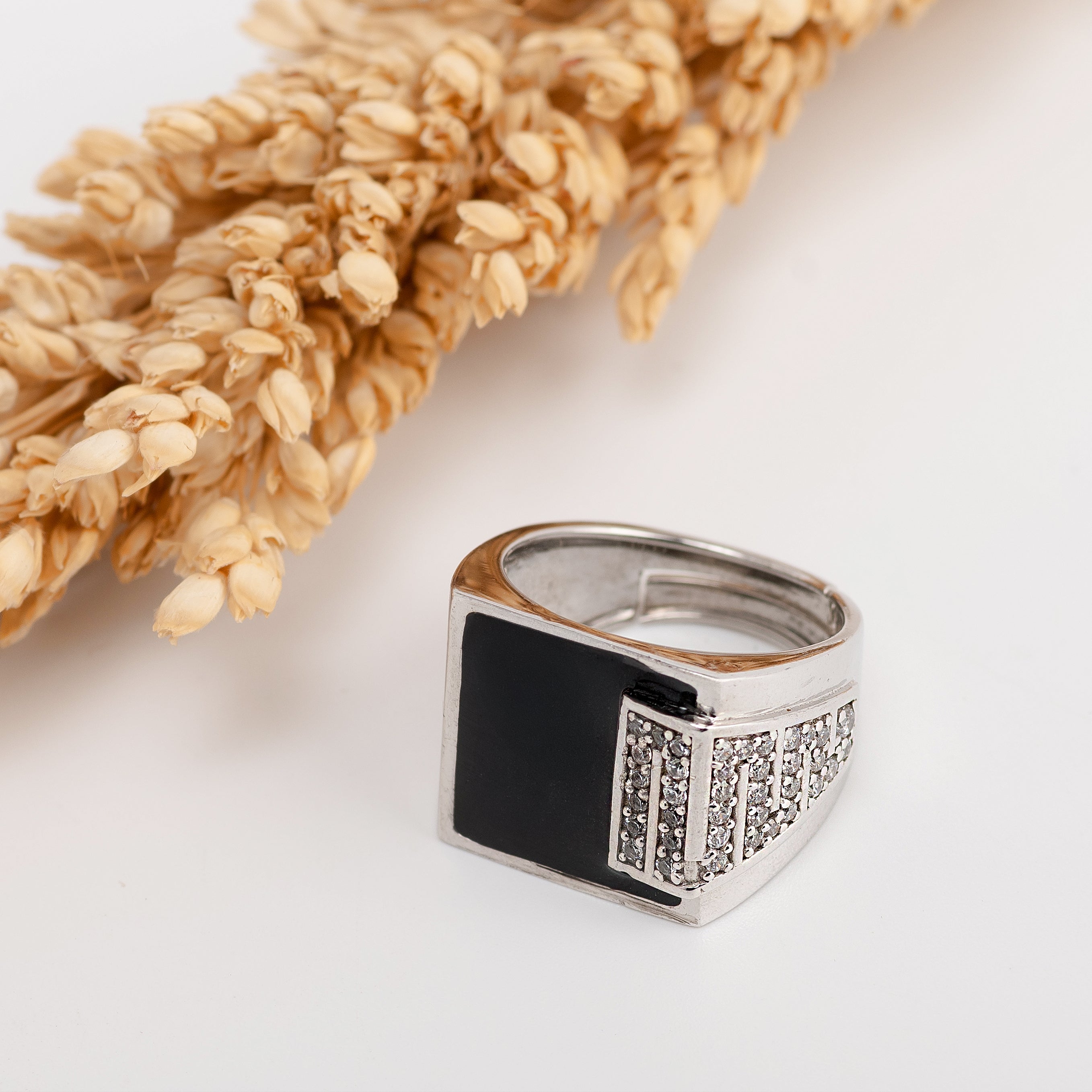 Midnight Vault Ring – Premium Signet Ring in Silver with Black Enamel