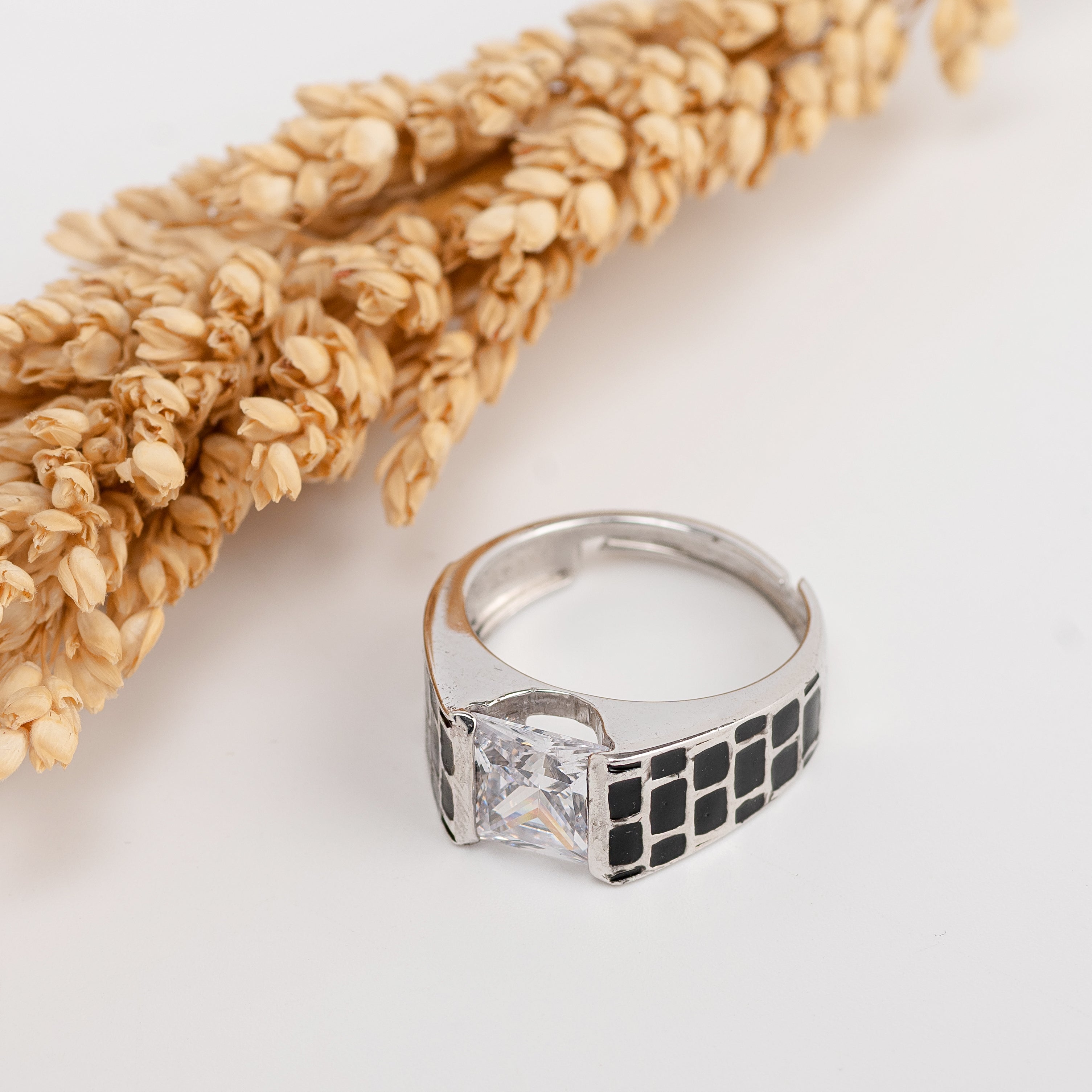 Obsidian Grid Ring – Premium Statement Ring in Silver with Black Enamel & Crystal