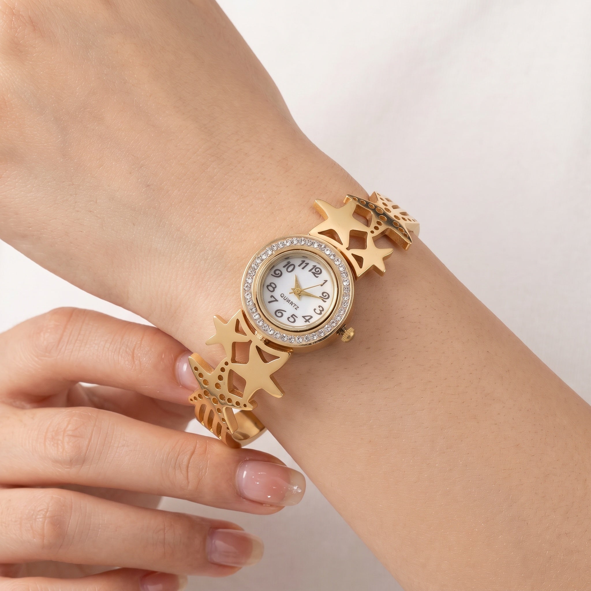 Celestia Charm – Premium Women's Gold Butterfly & Star Bracelet Quartz Watch