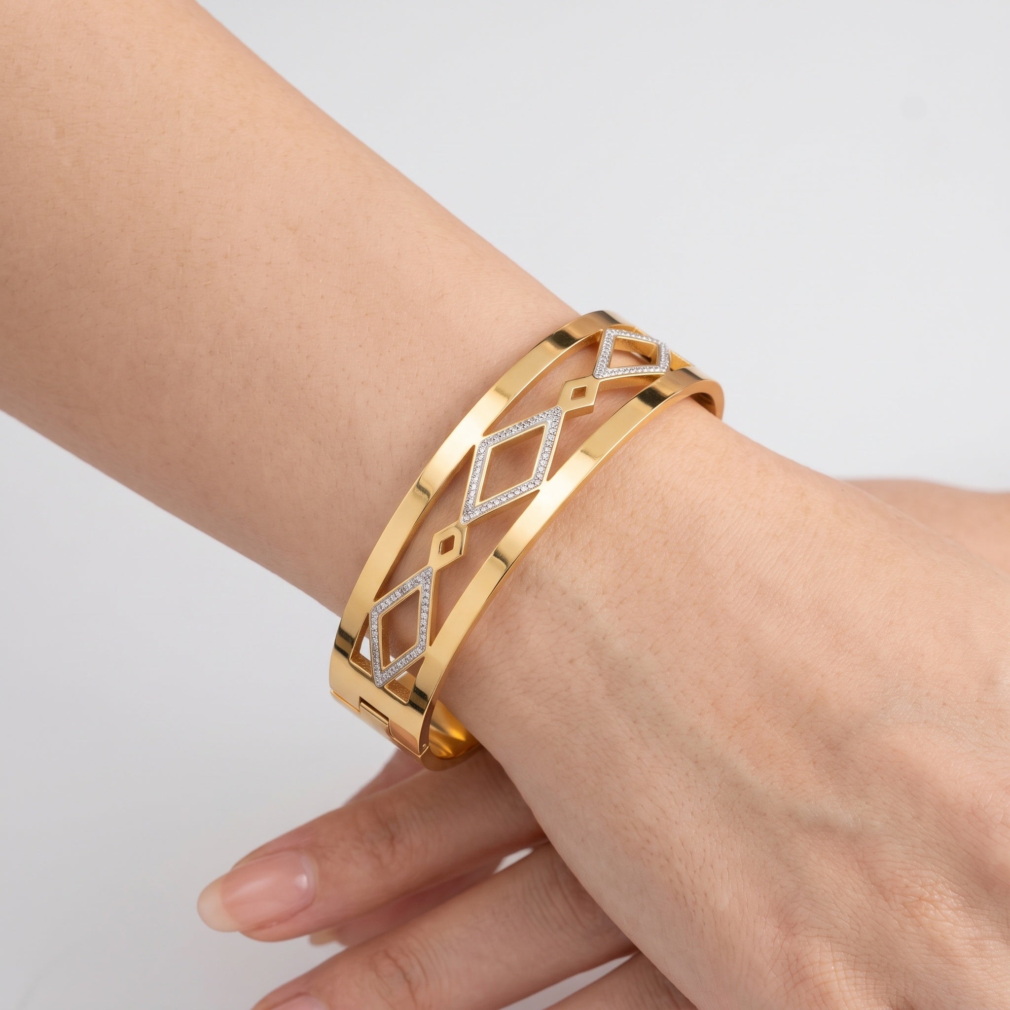 Luxe Diamond Cuff – Premium Women's Gold Geometric Stainless Steel Hinged Bracelet