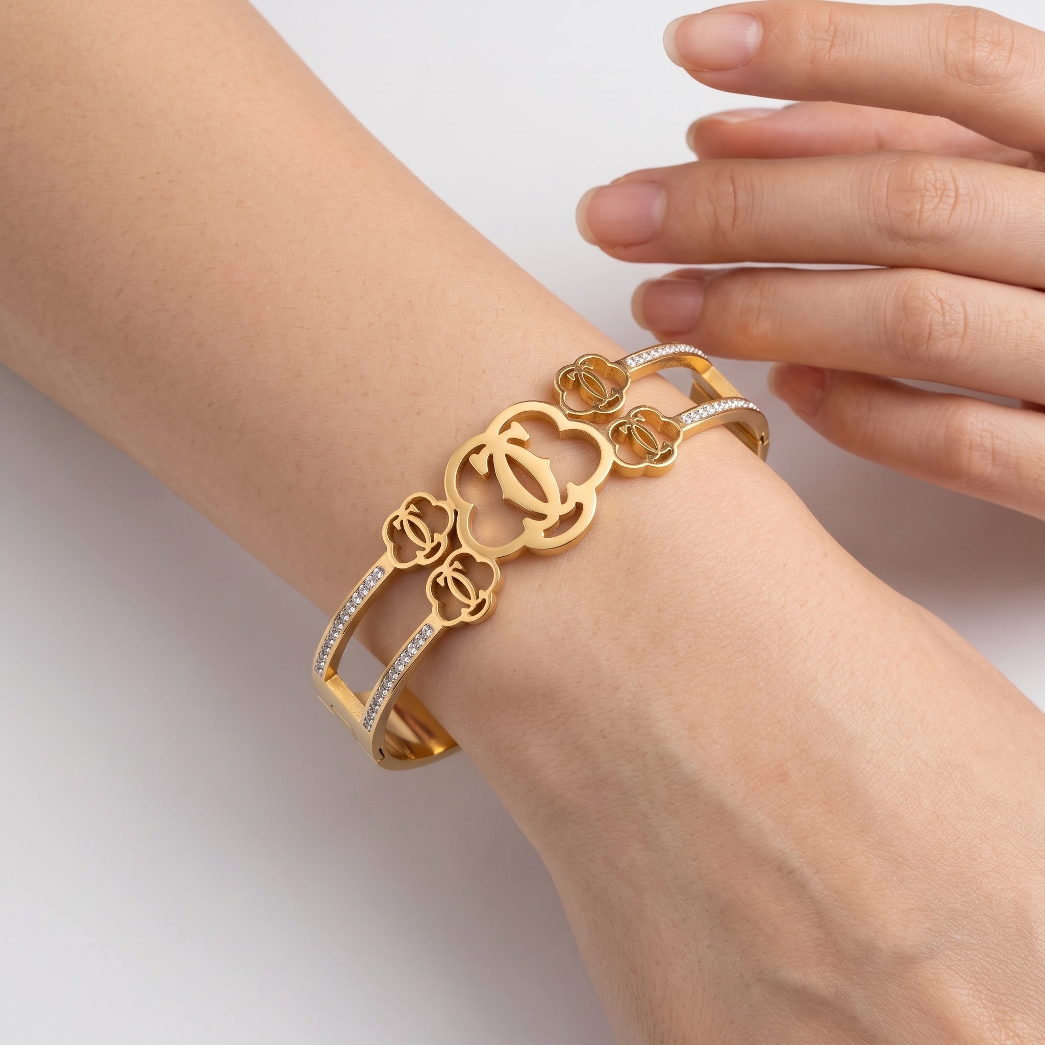 Floréa Luxe Cuff – Premium Women's Gold Floral Openwork Hinged Bangle Bracelet