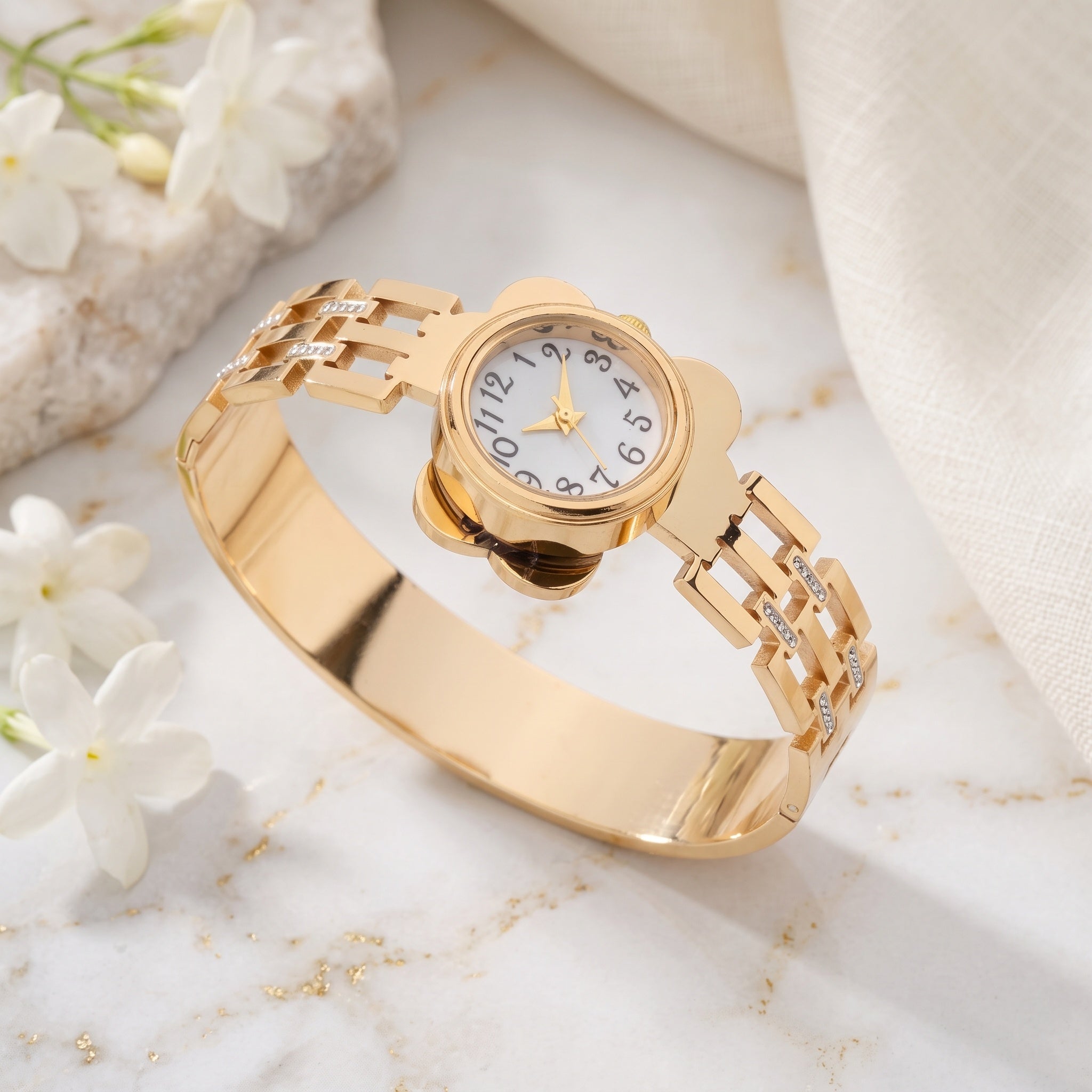 Golden Clover – Premium Women's Gold Stainless Steel Bracelet Watch