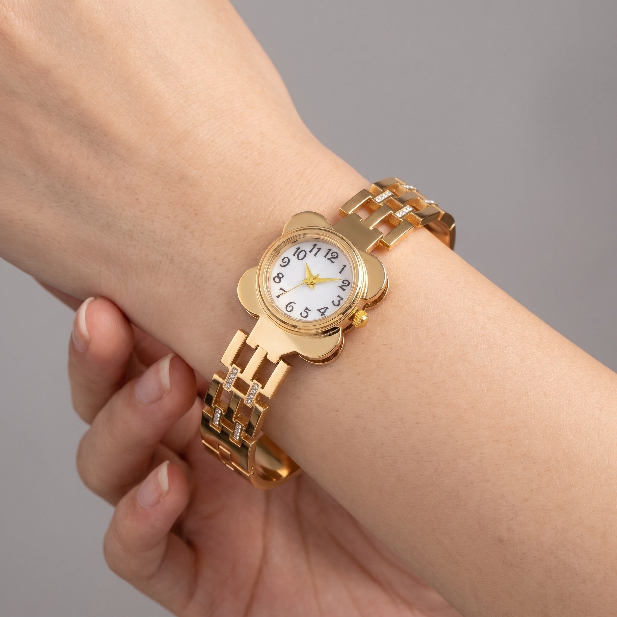 Golden Clover – Premium Women's Gold Stainless Steel Bracelet Watch