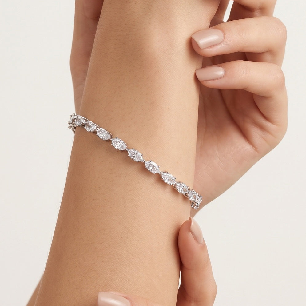 Luna Royale – Premium Silver Round Solitaire Stud Earrings for Women